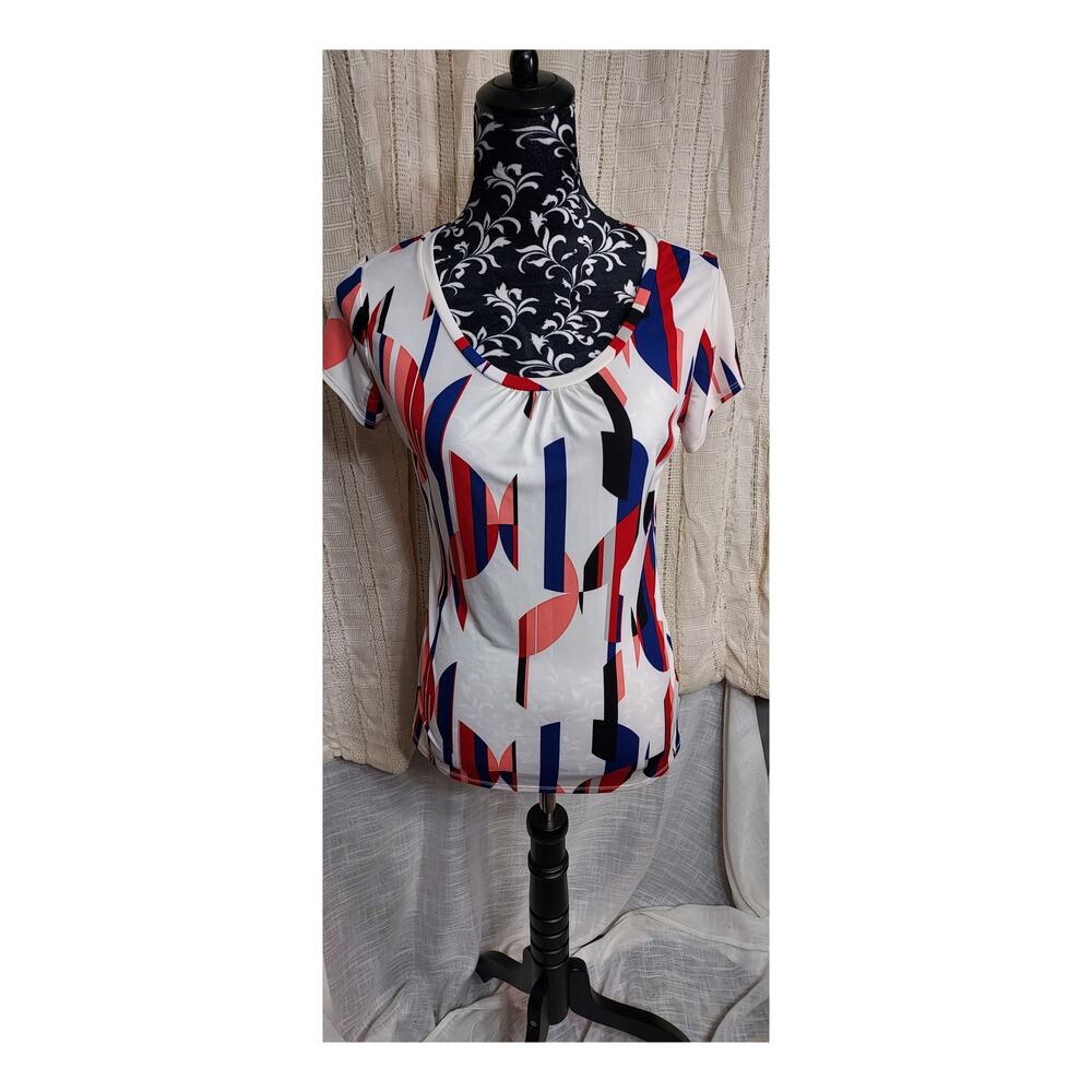 Worthington Short Sleeve Stretch Top White with Geometric Pattern Small